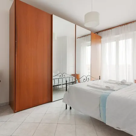 Piazzale Brescia- Cosy With Balcony Mailand