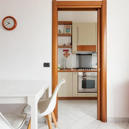 Piazzale Brescia- Cosy With Balcony Mailand