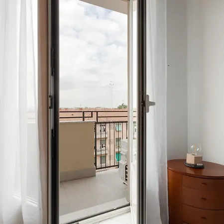 Piazzale Brescia- Cosy With Balcony Mailand